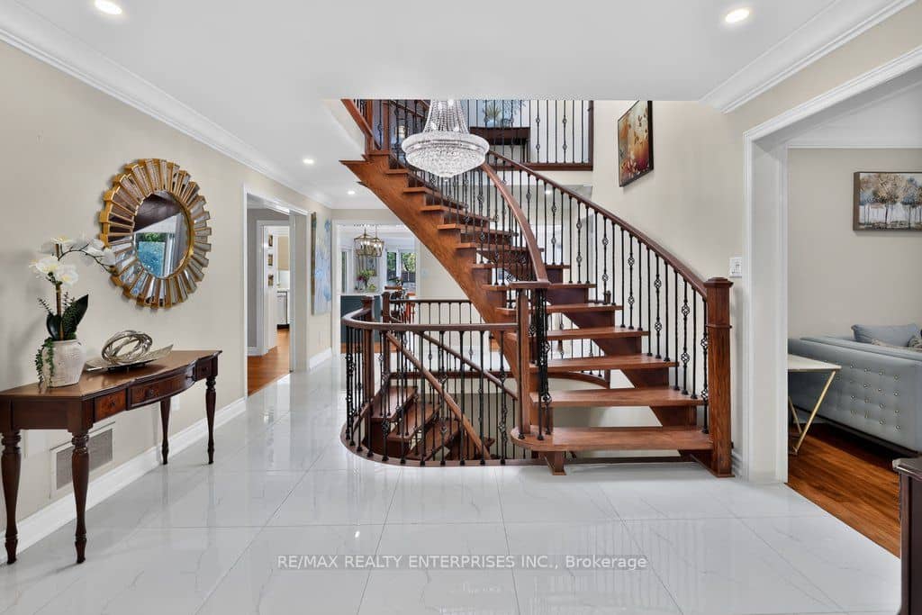 1634 Tipperary Court, Mississauga, ON L5H 3Z4