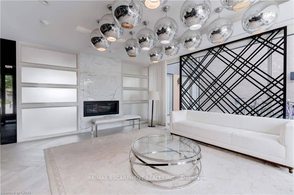 168 Sabina Drive 119, Oakville, ON L6H 0W5