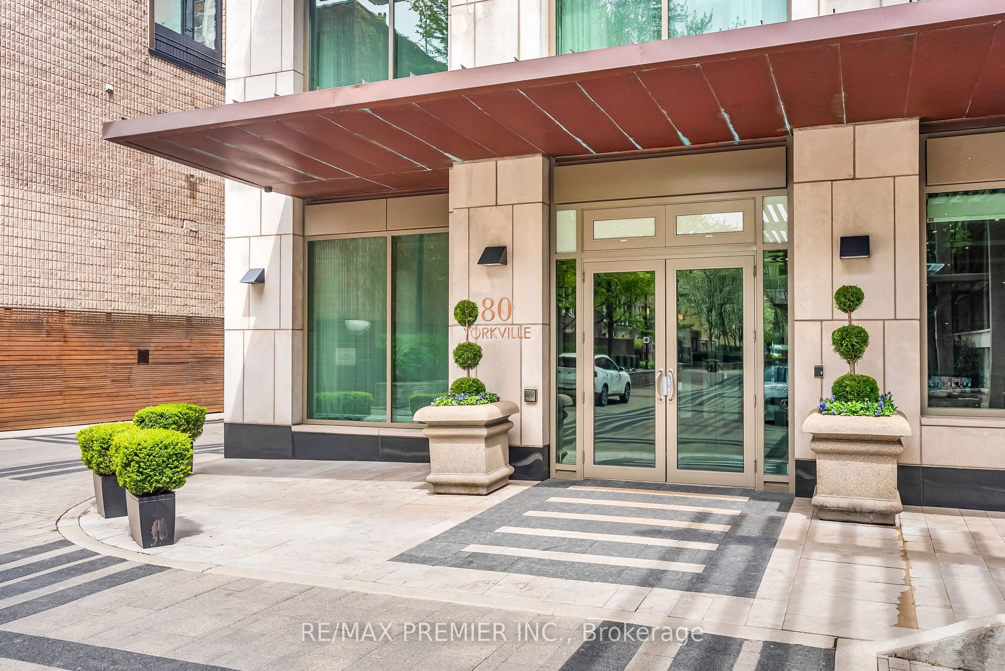 80 Yorkville Avenue 502, Toronto, ON M5R 2C2