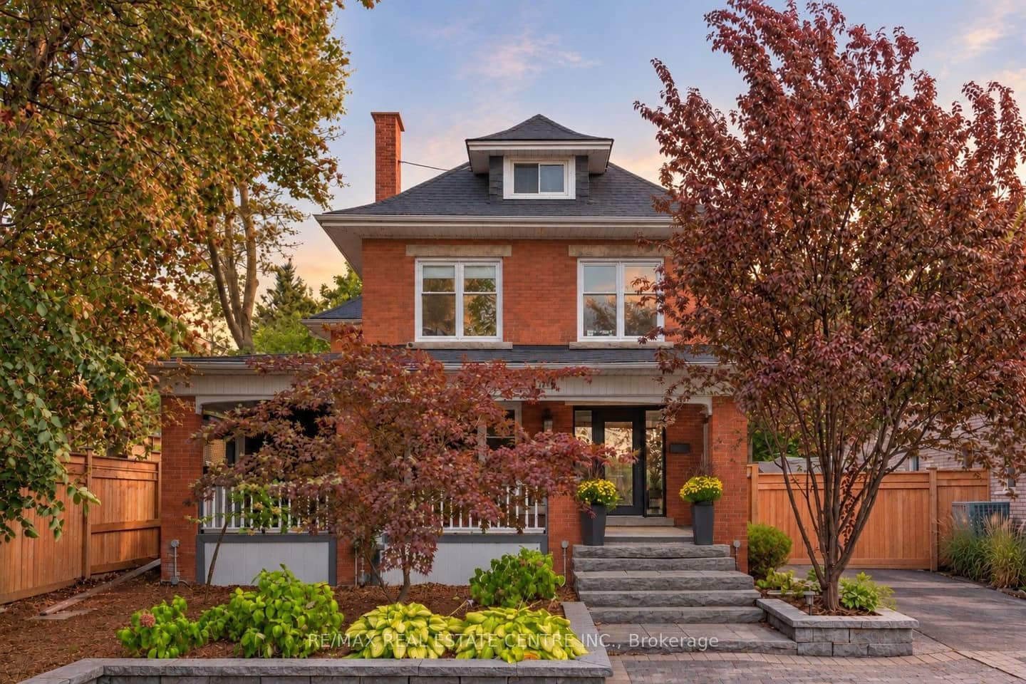 283 Plains Road W, Burlington, ON L7T 1G1