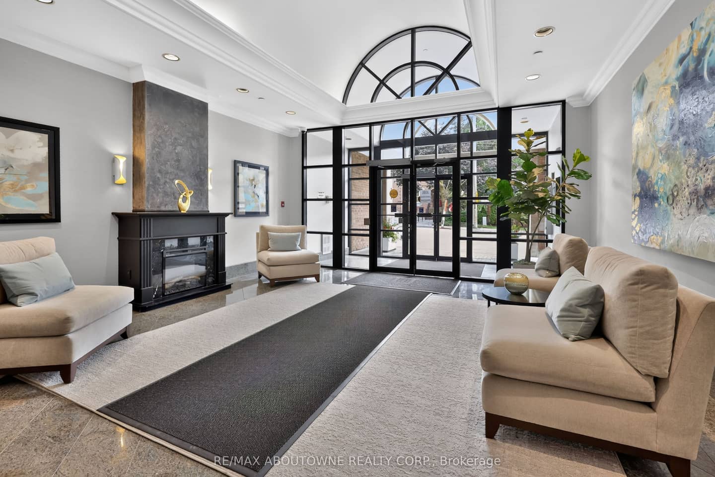 221 Robinson Street 211, Oakville, ON L6J 7N9