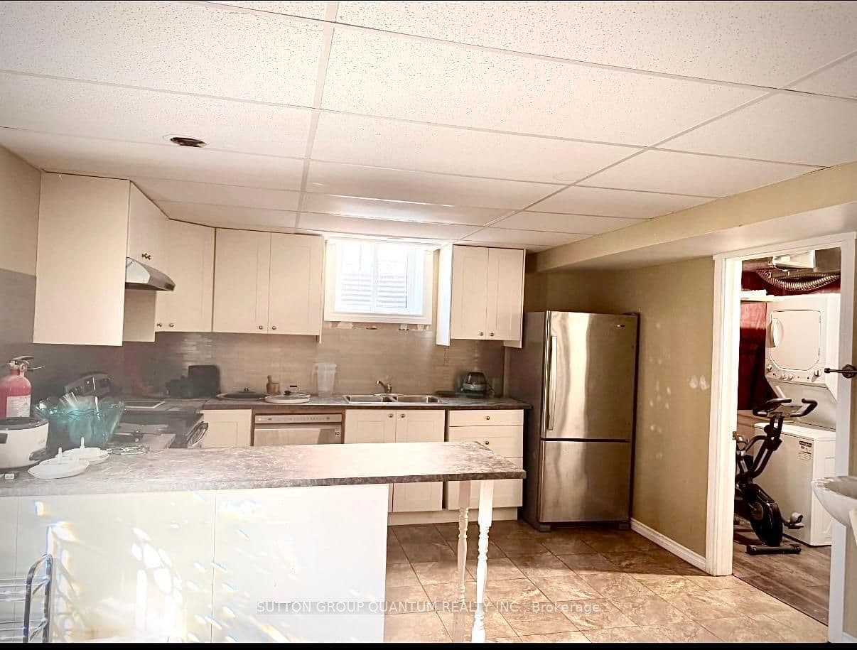 85 Roselawn Crescent Basement, Welland, ON L3C 0C3