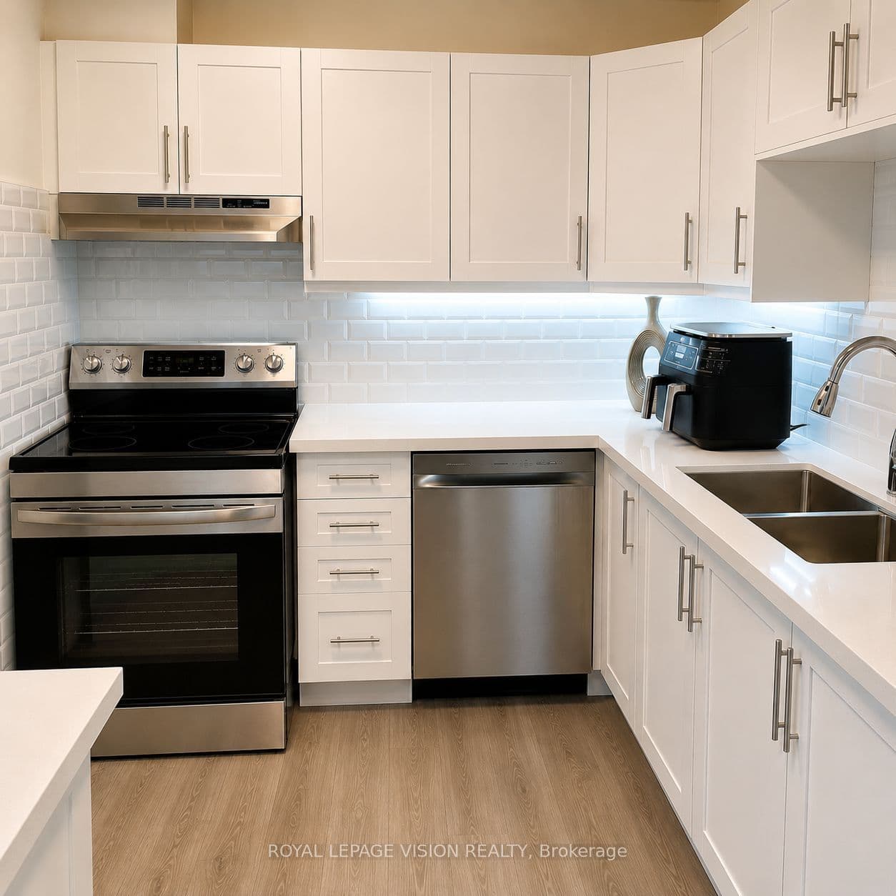 895 Kennedy Road 205, Toronto, ON M1K 2E9