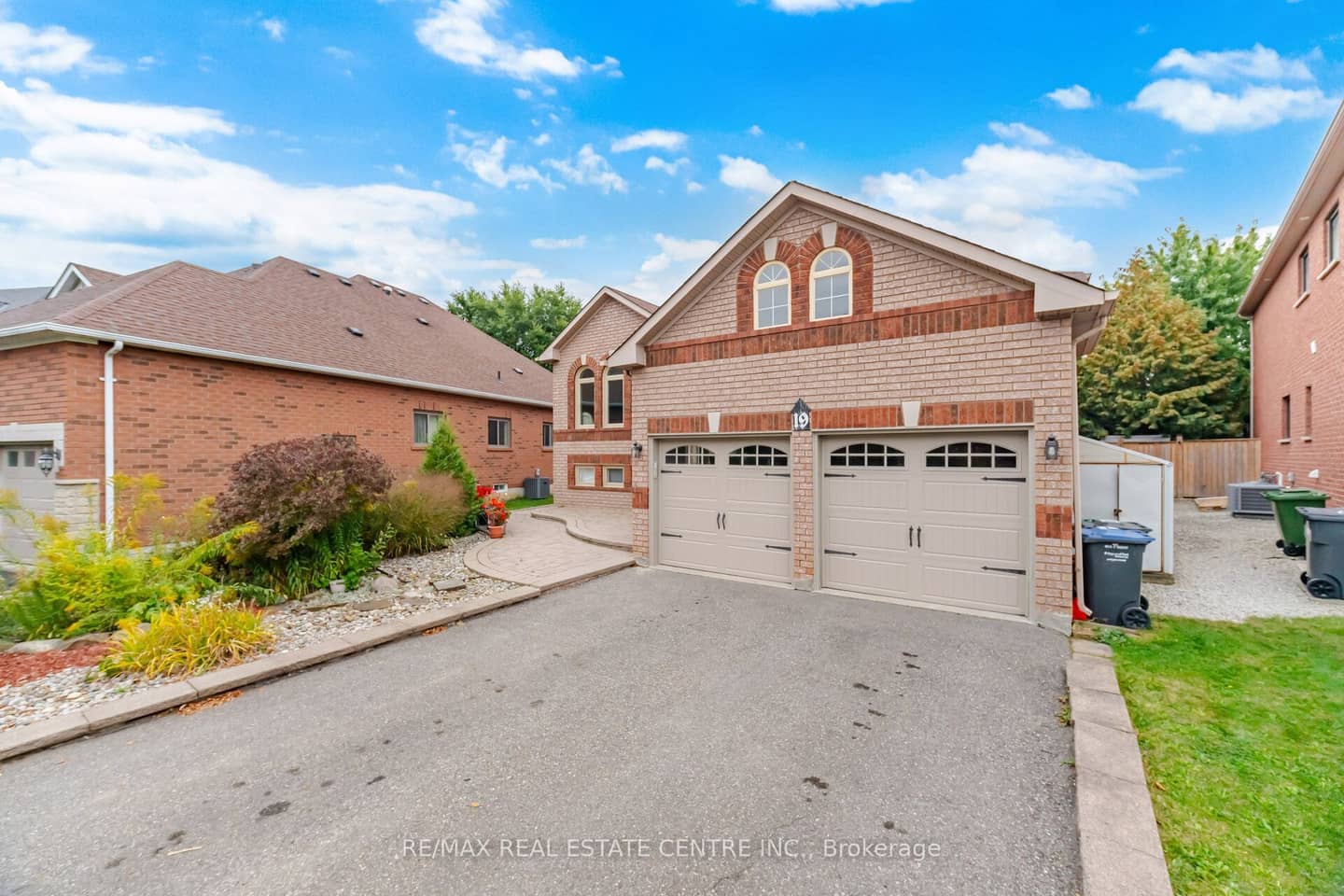 19 Amberdale Court, Caledon, ON L7C 1C4