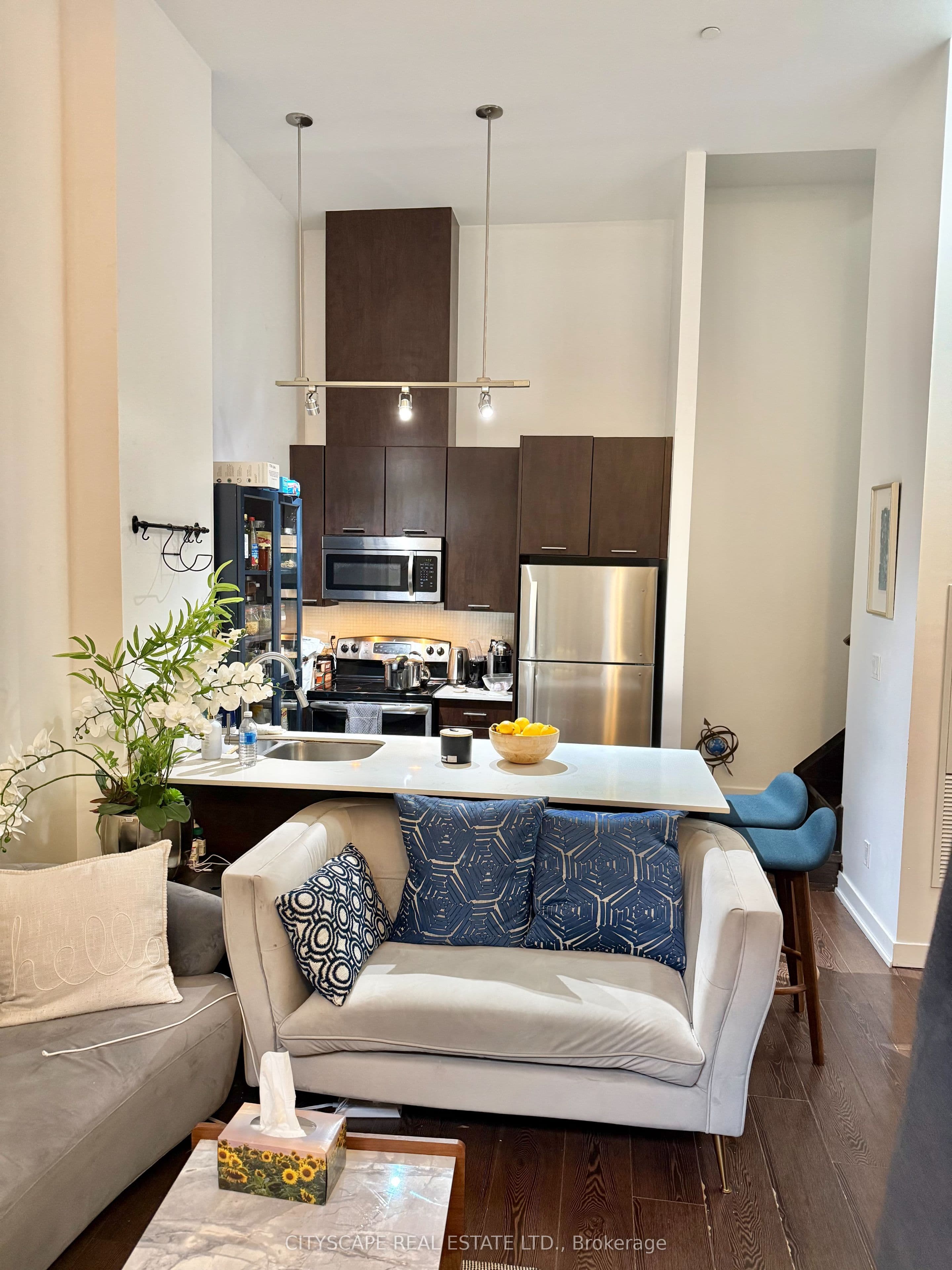 20 Bruyeres Mews Th03, Toronto, ON M5V 0G8