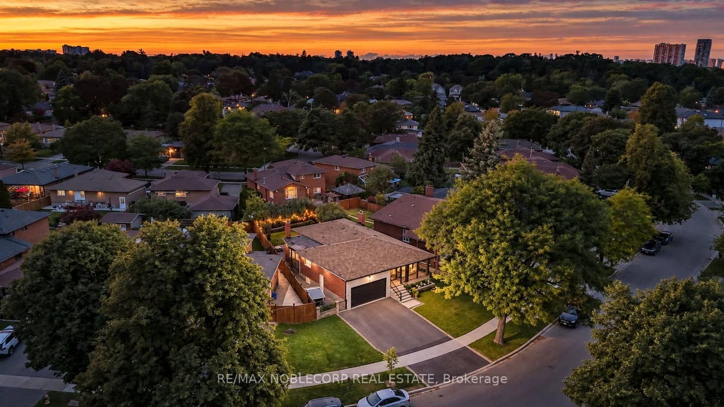 34 Ridgemount Road, Toronto, ON M9P 1C5