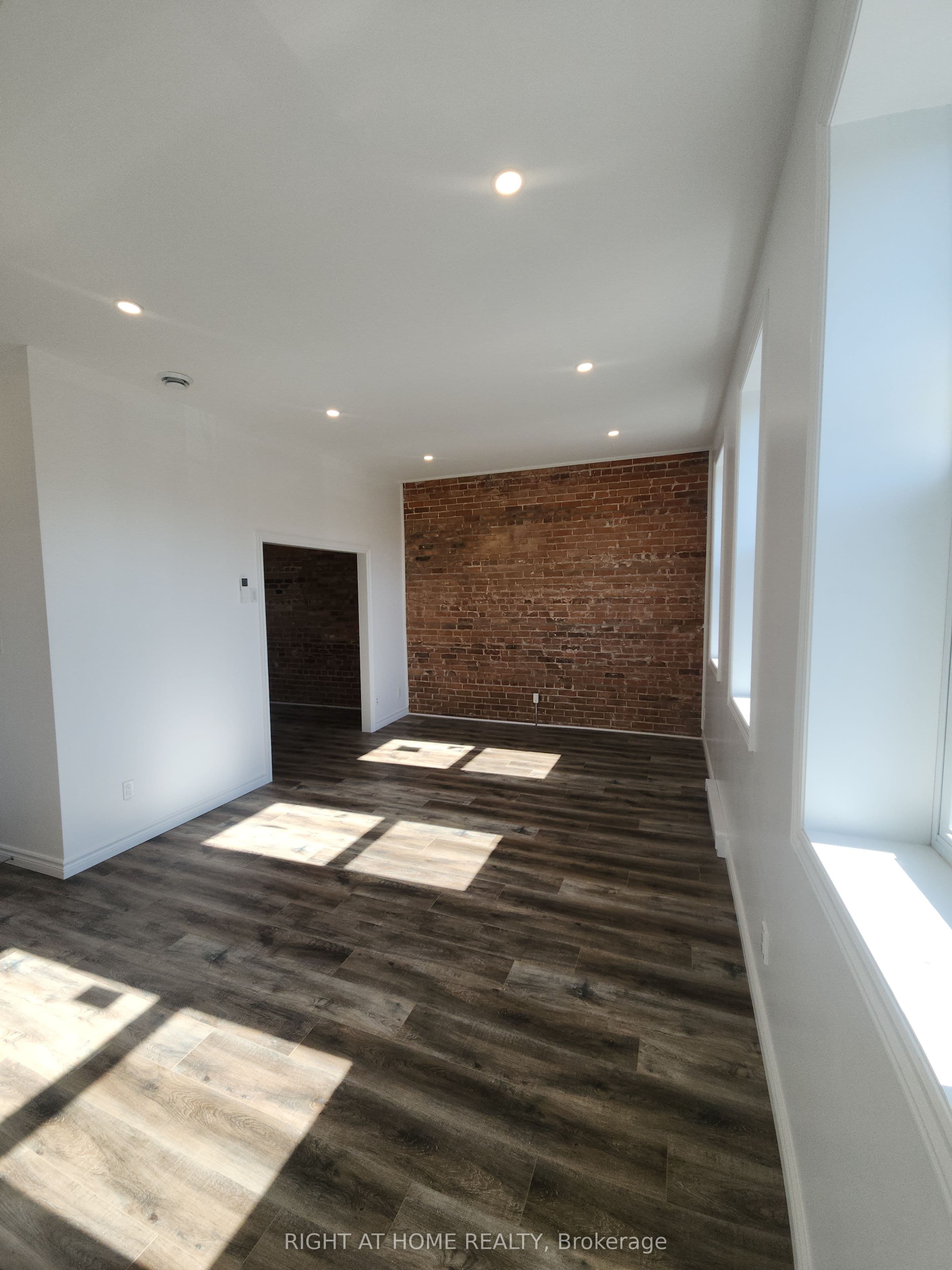 9 Queen Street W 201, Springwater, ON L0L 1P0