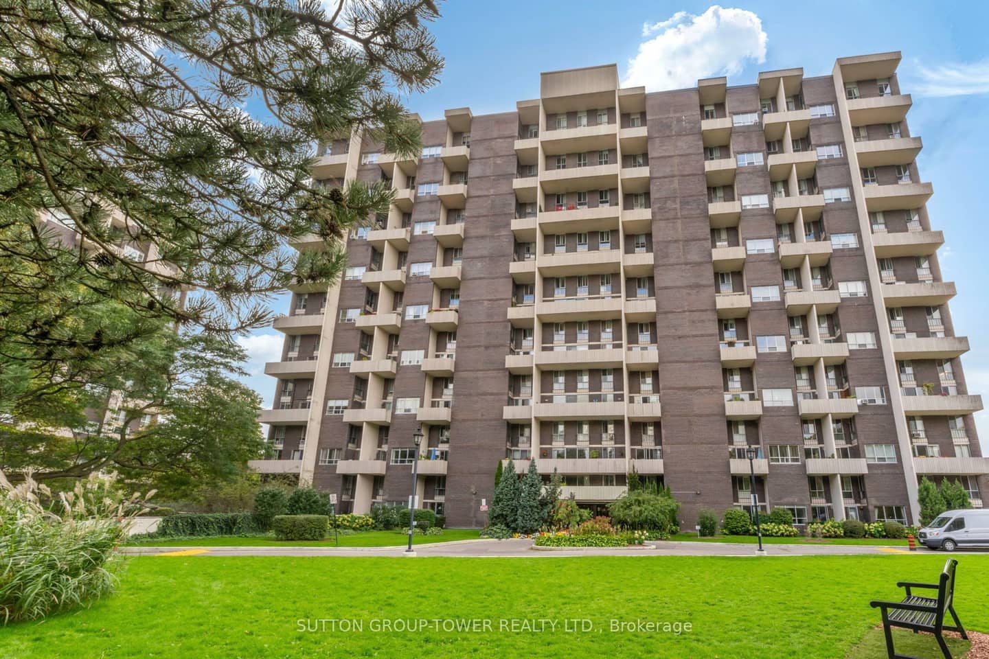 35 Ormskirk Avenue 319, Toronto, ON M6S 1A8