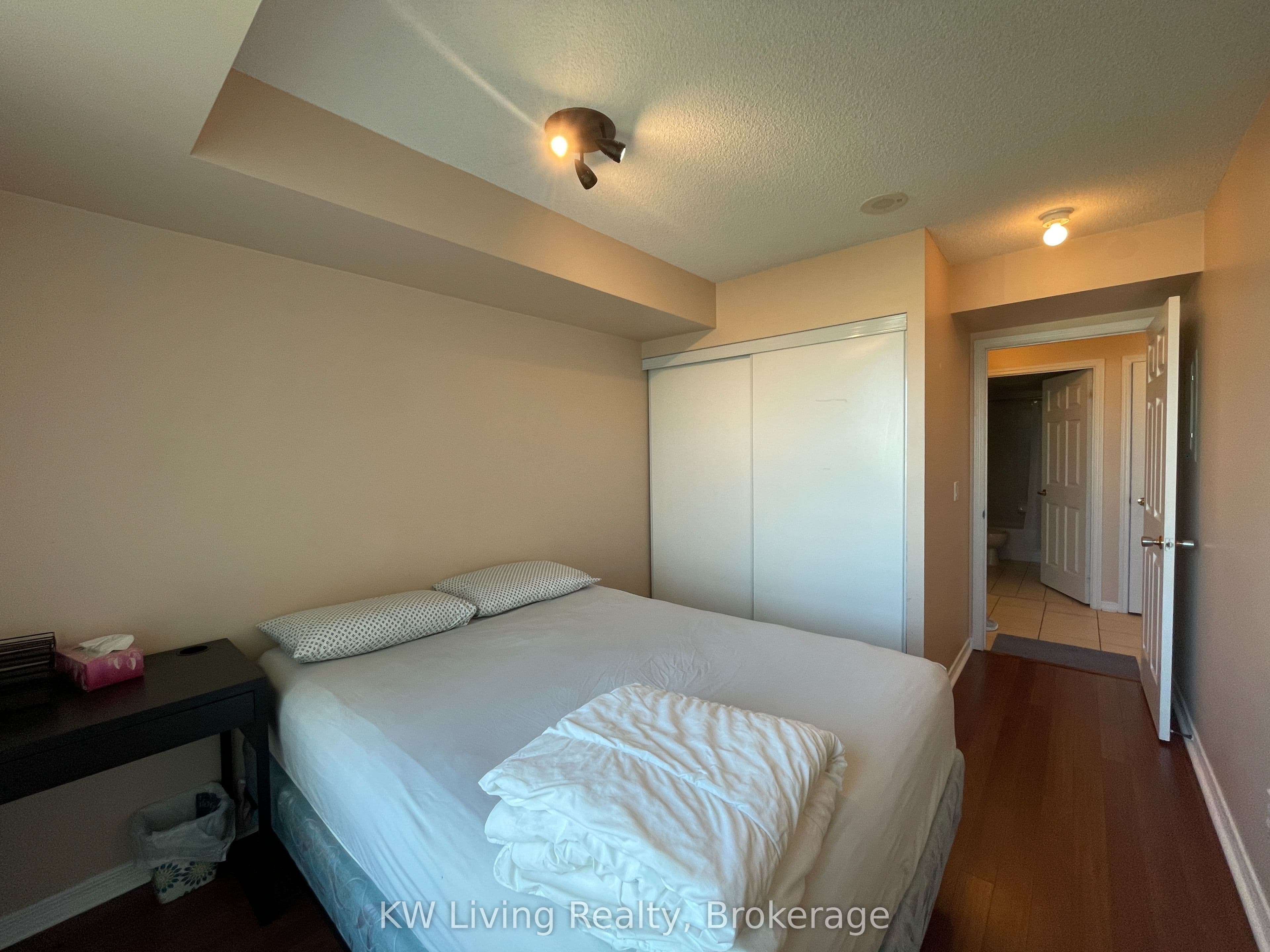 4889 Kimbermount Avenue 908 Room2, Mississauga, ON L5M 7R9