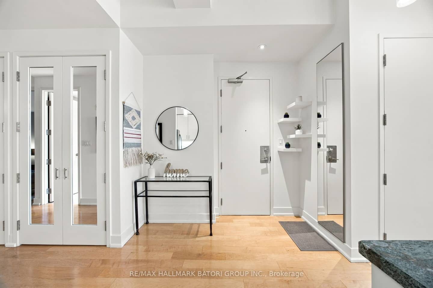562 Eglinton Avenue E 301, Toronto, ON M4P 1B9