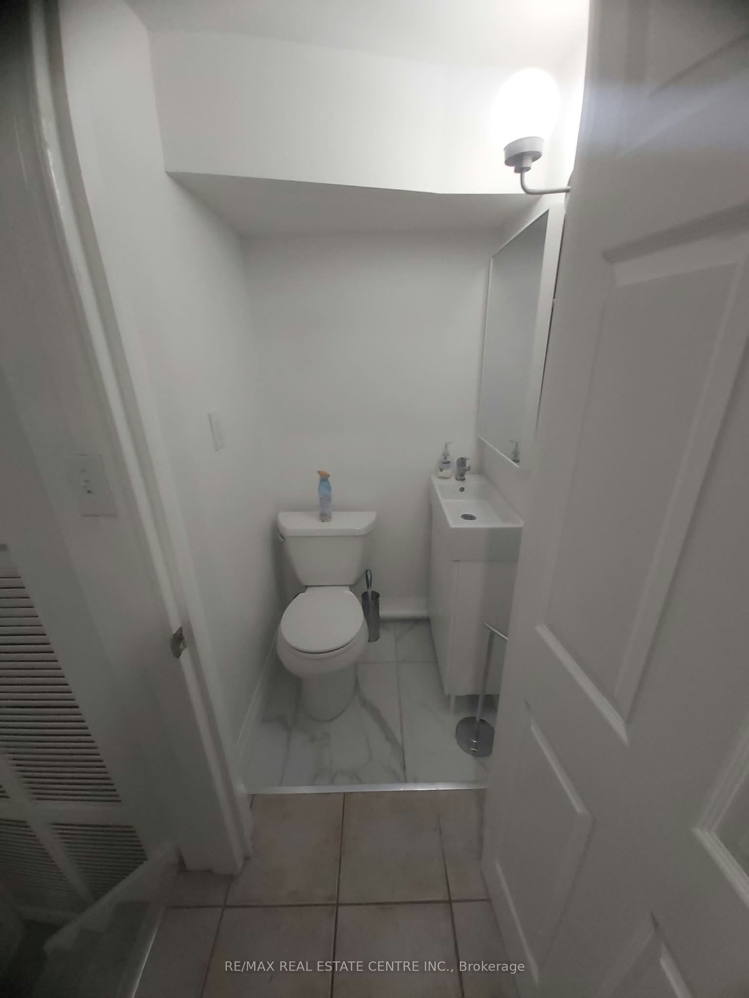 3324 Strabane Drive, Mississauga, ON L5C 1W7