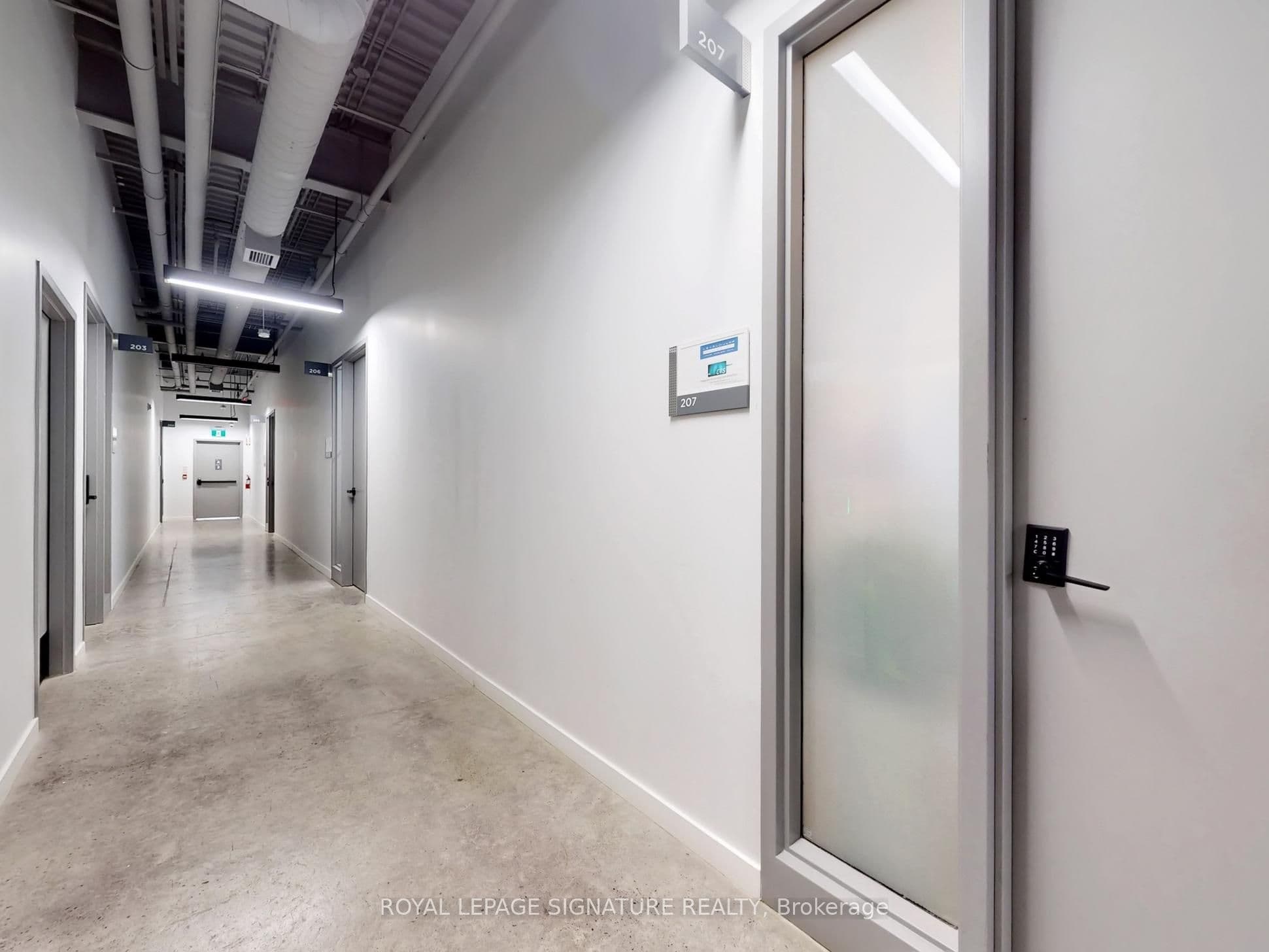 52 Scarsdale Road 207, Toronto, ON M3B 2R7