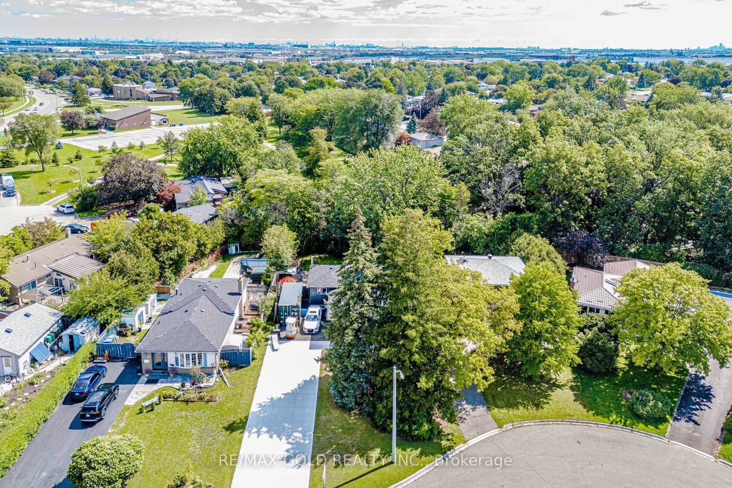 44 Deloraine Drive, Brampton, ON L6T 1T7