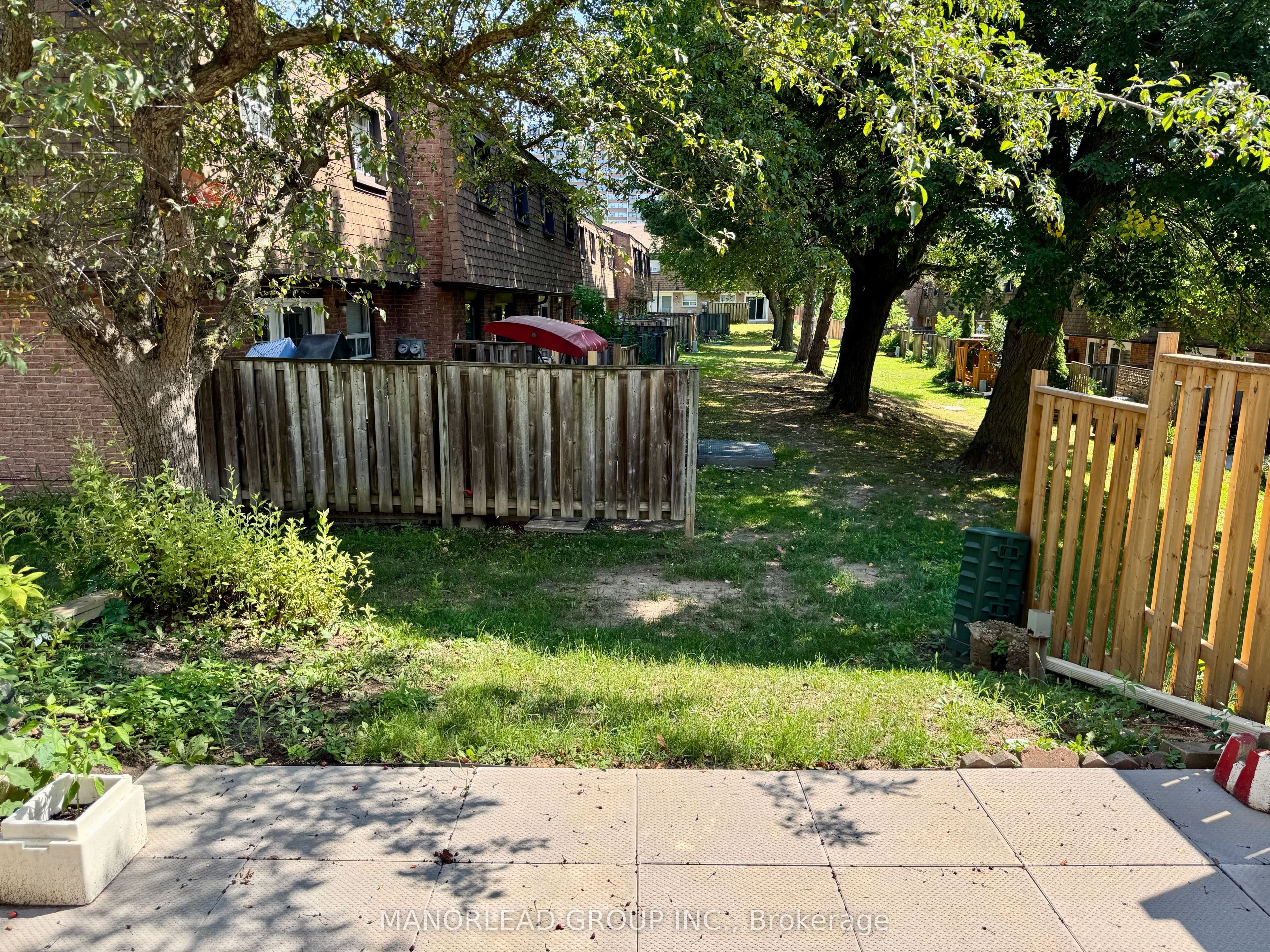 121 L'Amoreaux Drive 31, Toronto, ON M1W 2J9