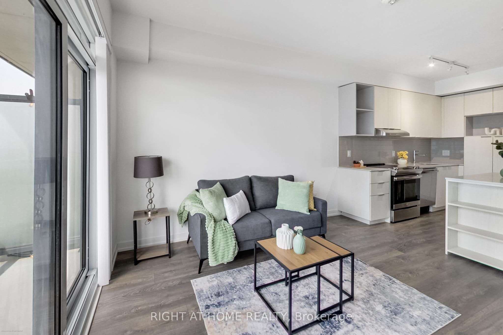 2520 Eglinton Avenue W 1602, Mississauga, ON L5M 0Y4