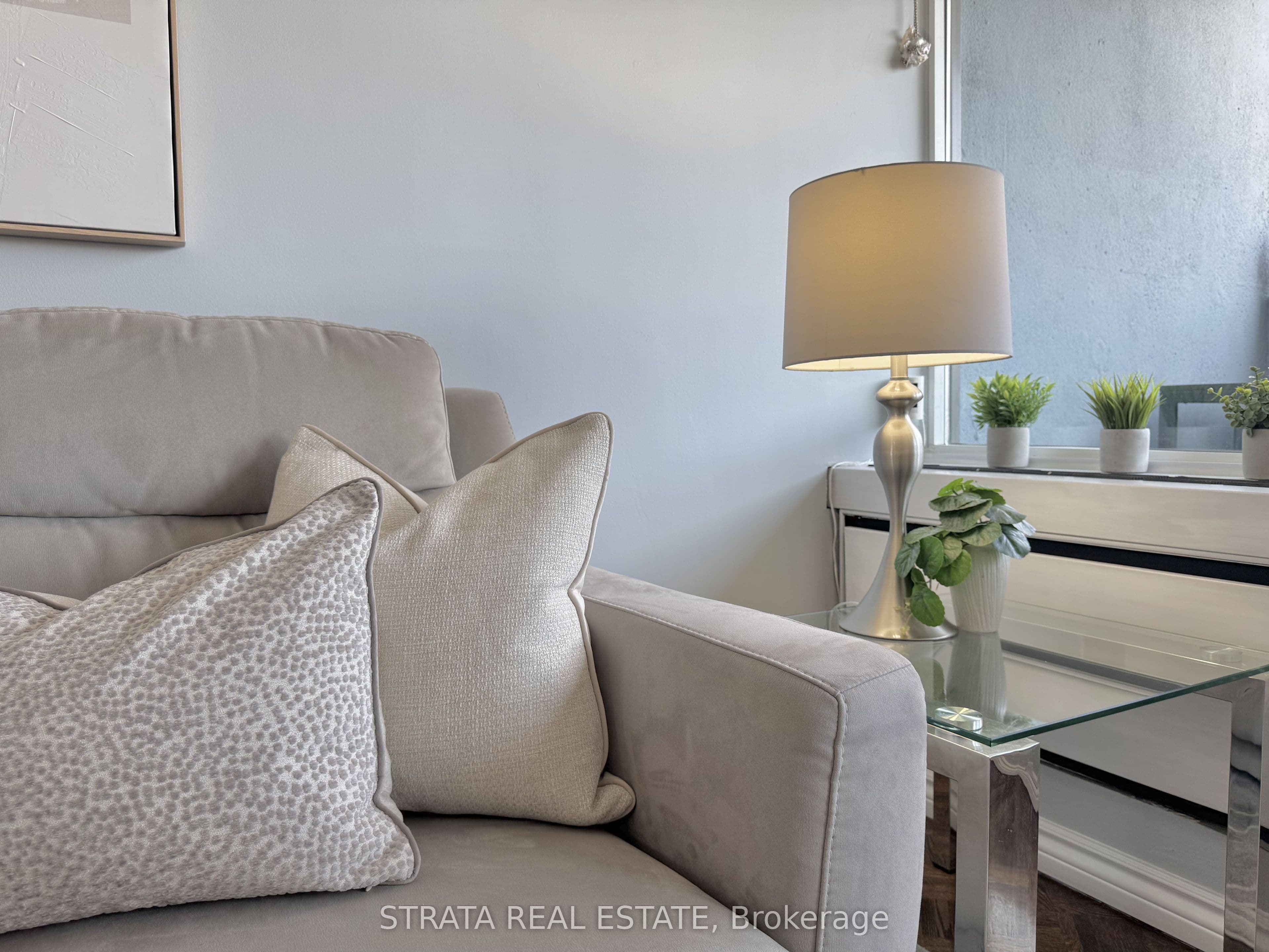 3555 Bathurst Street 203, Toronto, ON M6A 2Y8