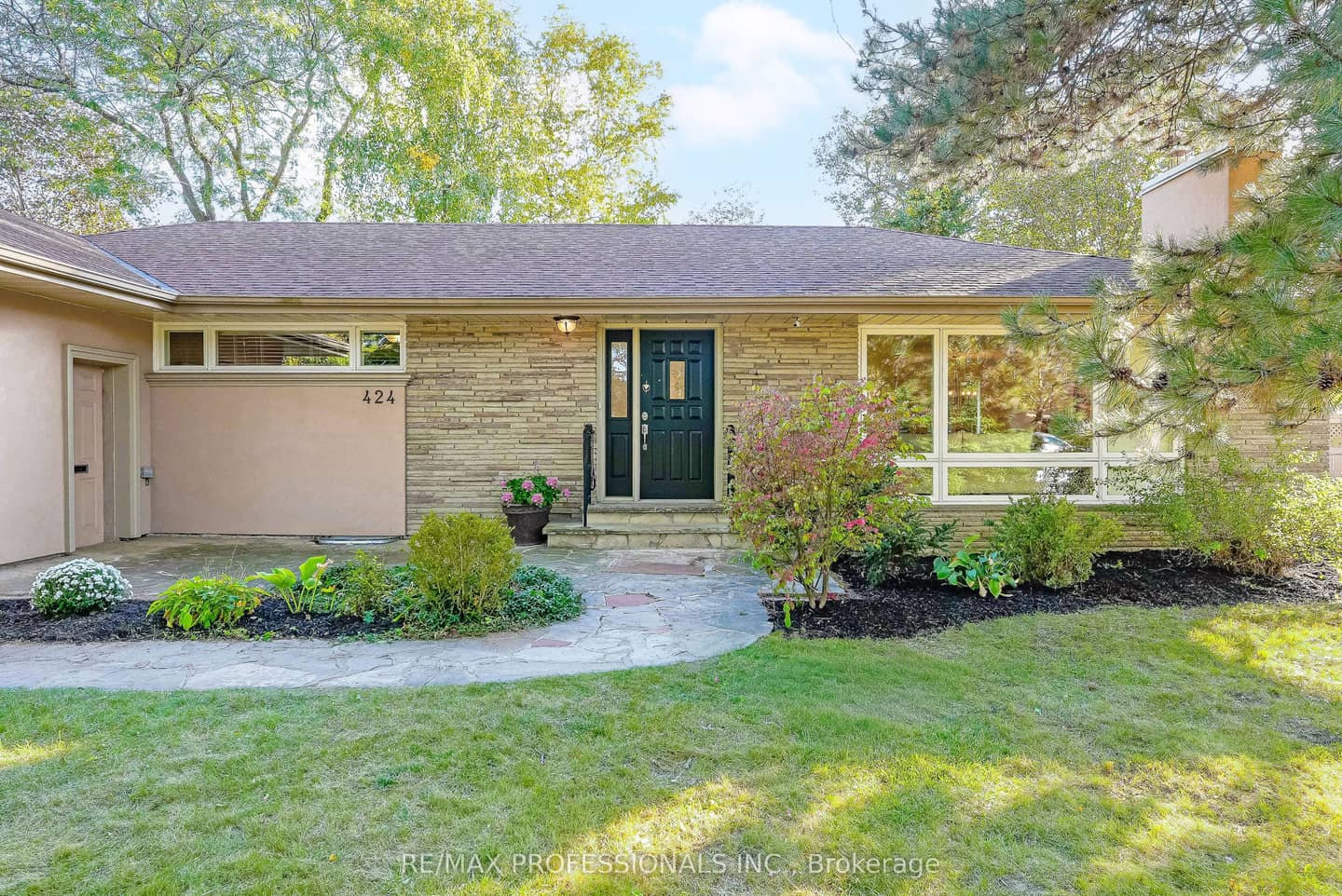 424 The Kingsway, Toronto, ON M9A 3V9
