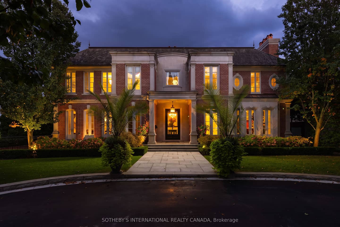 29 Edgehill Road, Toronto, ON M9A 4N1