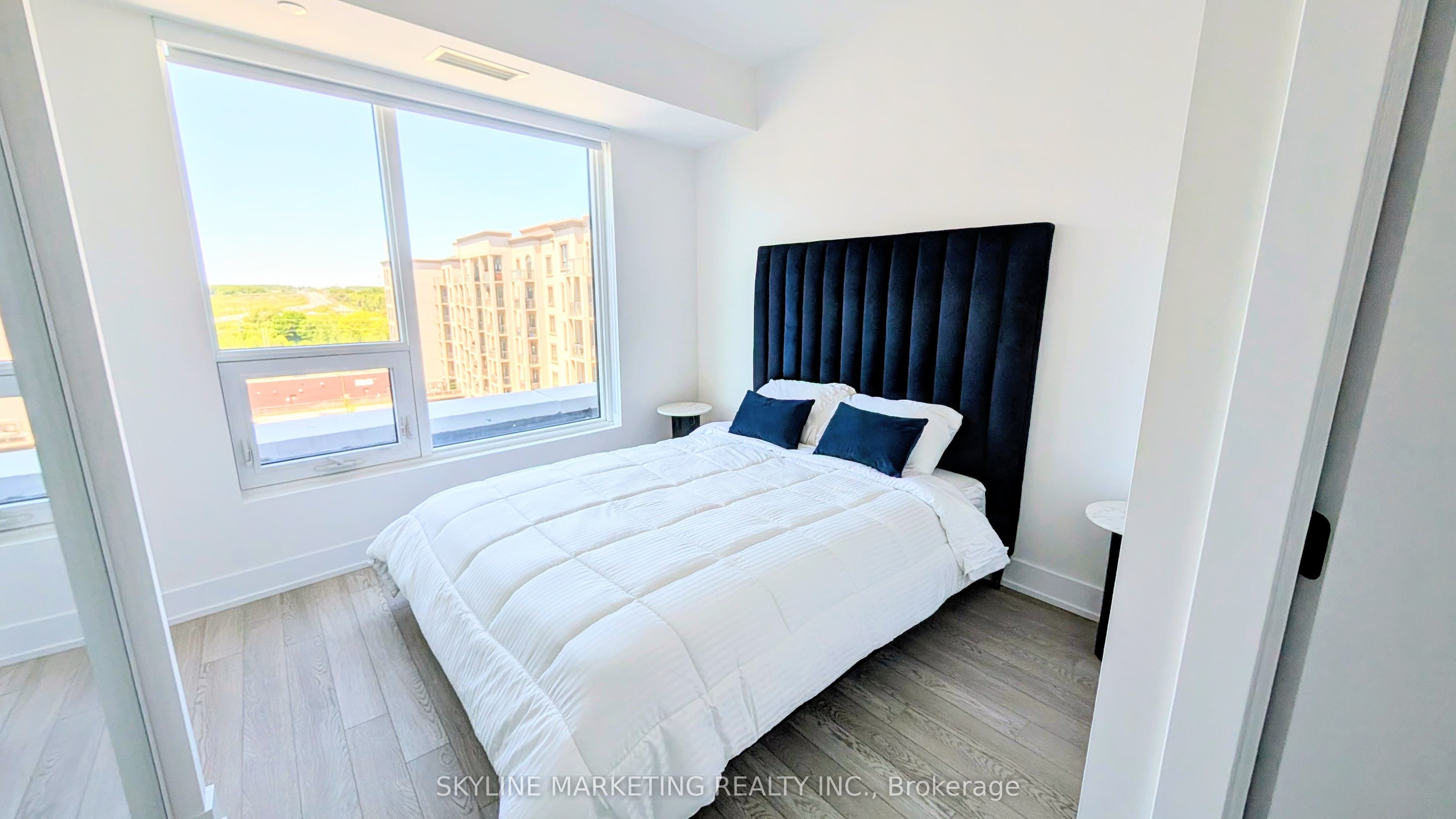 2450 Old Bronte Road 733, Oakville, ON L6M 5P6