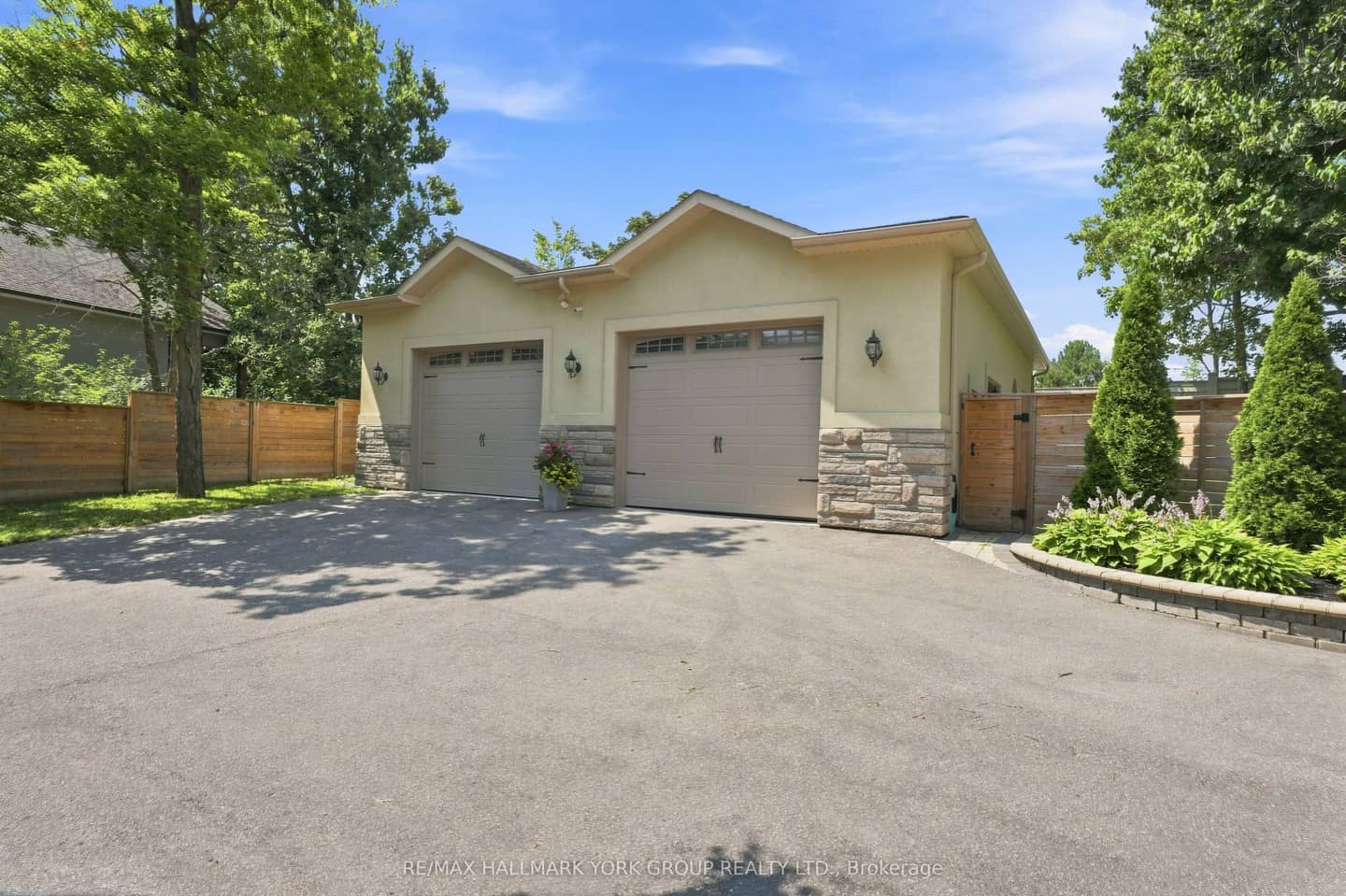111 Whispering Pine Trail, Aurora, ON L4G 4X8