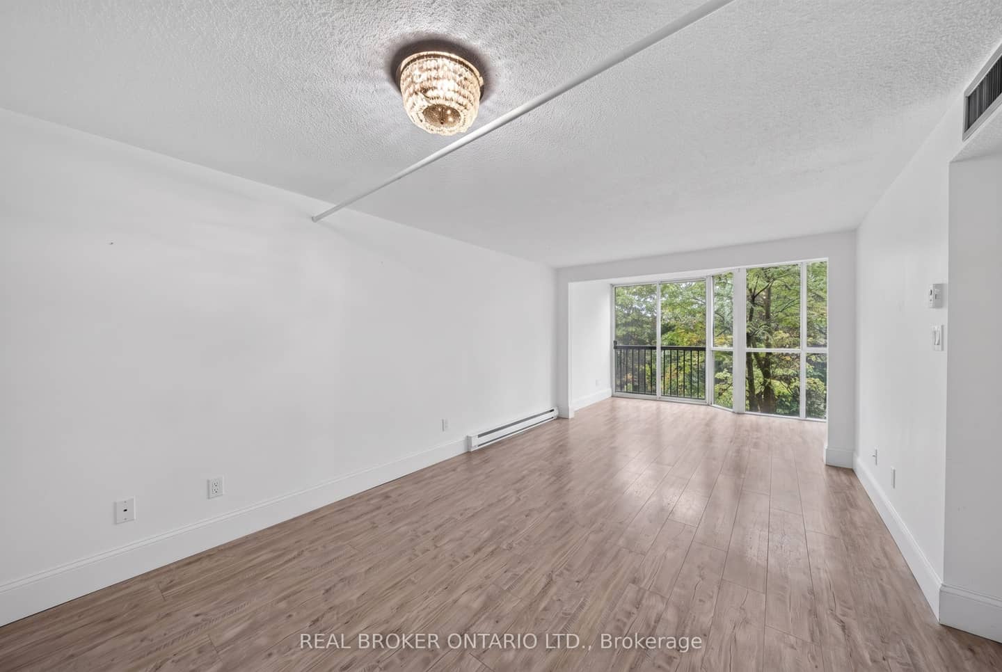 5795 Yonge Street 312, Toronto, ON M2M 4J3