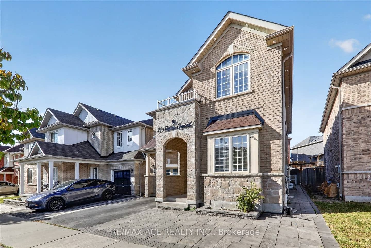 39 Skelton Crescent, Ajax, ON L1Z 1R4