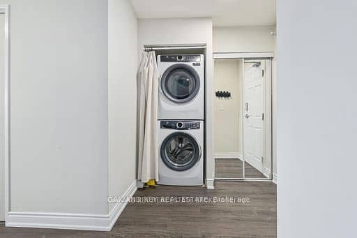 245 Davisville Avenue 613, Toronto, ON M4S 3H4