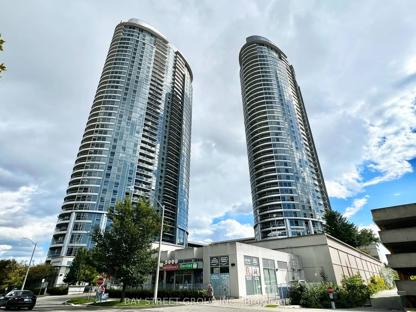 125 Village Green Square 2305, Toronto, ON M1S 0G3
