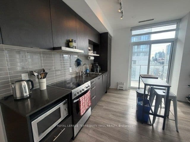 365 Church Street Ph11, Toronto, ON M5B 0B5