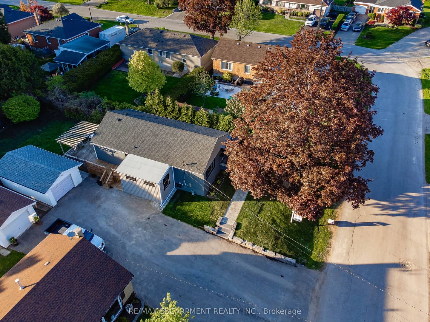 1041 Shepherd's Drive, Burlington, ON L7T 3R4