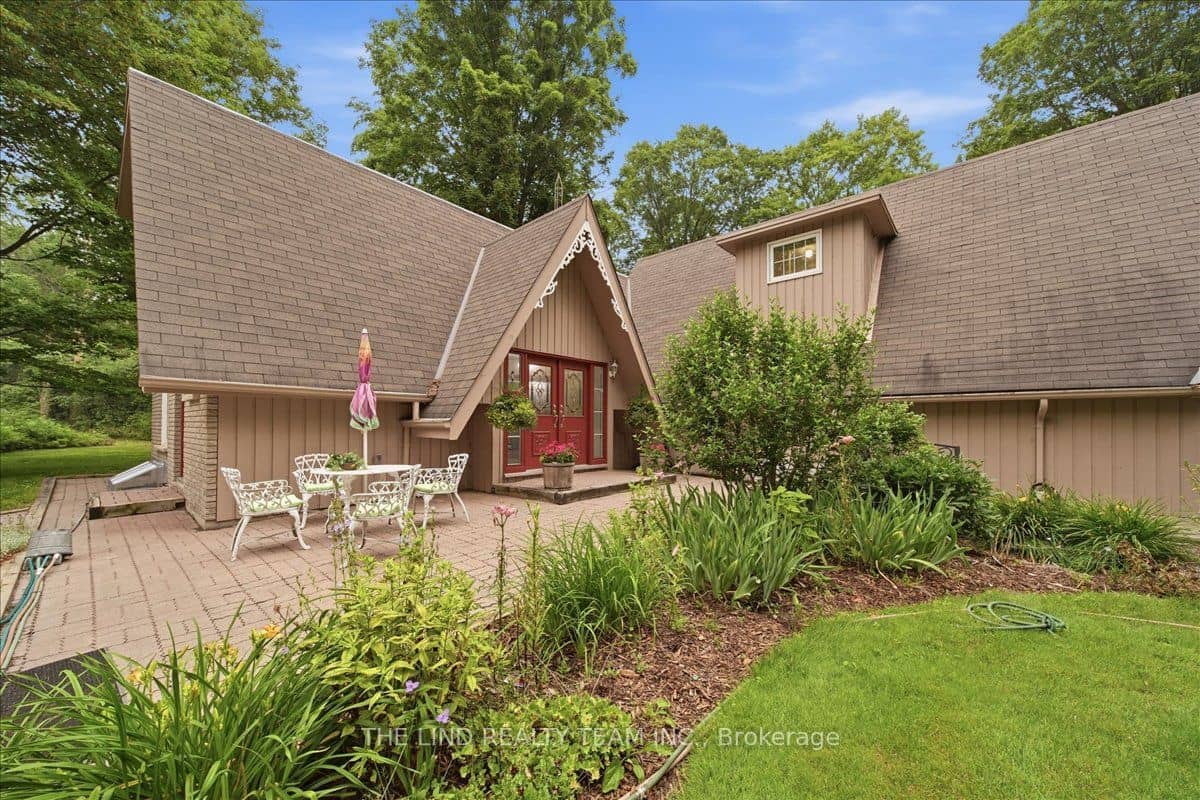 100 Bridle Path, East Gwillimbury, ON L0G 1V0