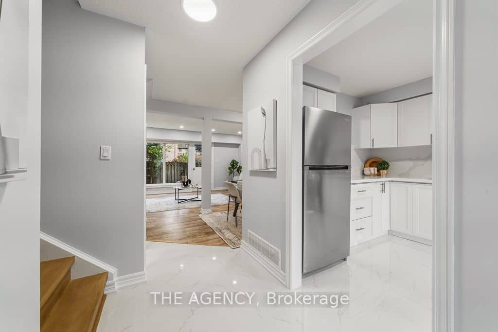 1 Wootten Way S 32, Markham, ON L3P 3H7