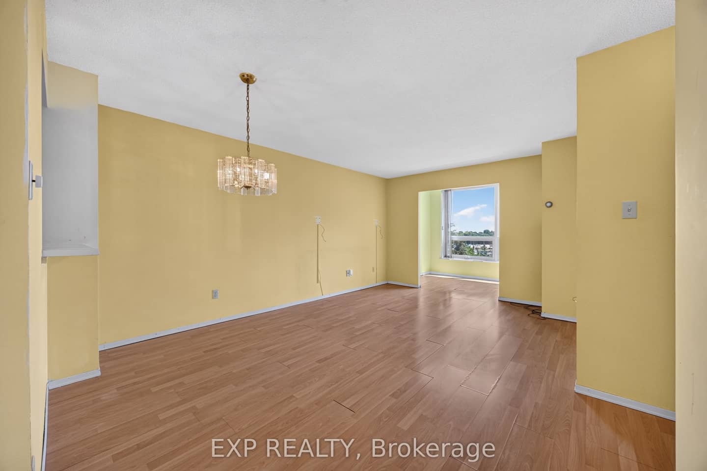 326 Major Mackenzie Drive E 716, Richmond Hill, ON L4C 8T4