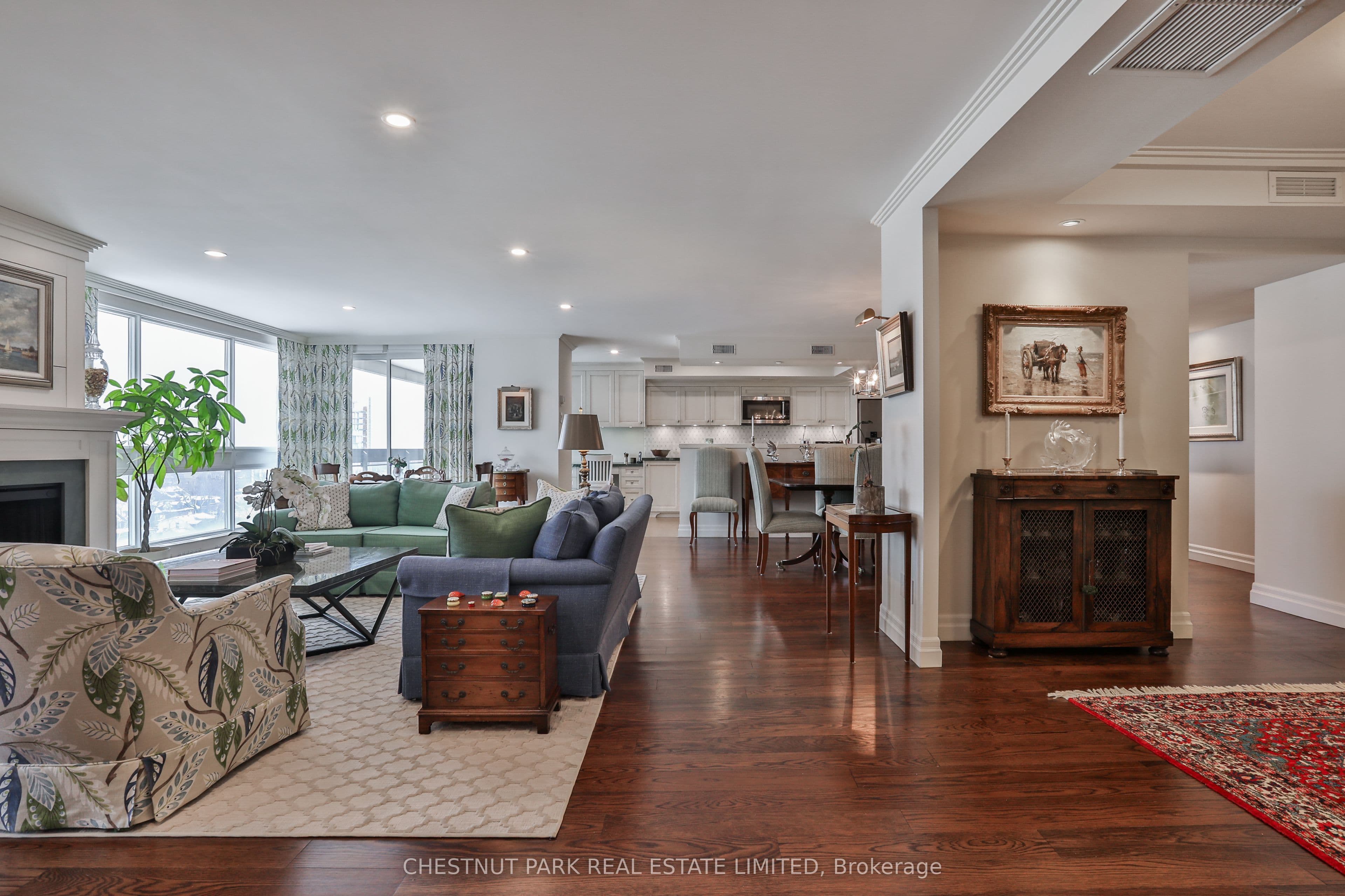 61 St Clair Avenue W 1101, Toronto, ON M4V 2Y8