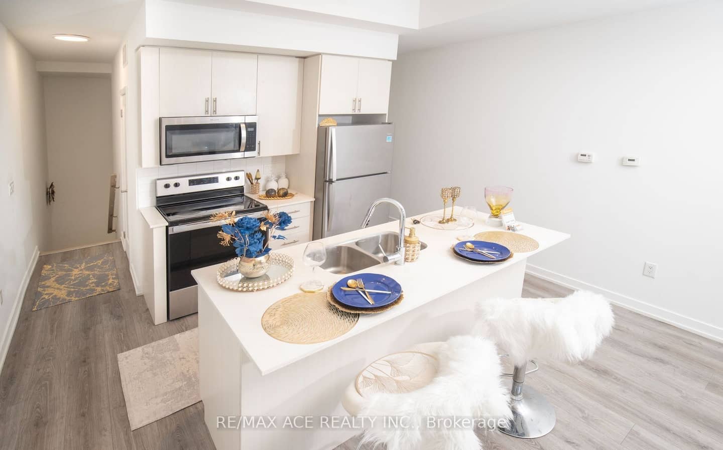 3686 St Clair Avenue E 105, Toronto, ON M1M 0E4