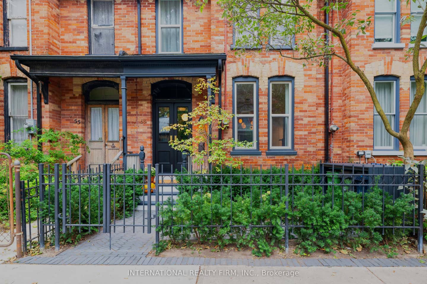 53 Spruce Street, Toronto, ON M5A 2H8