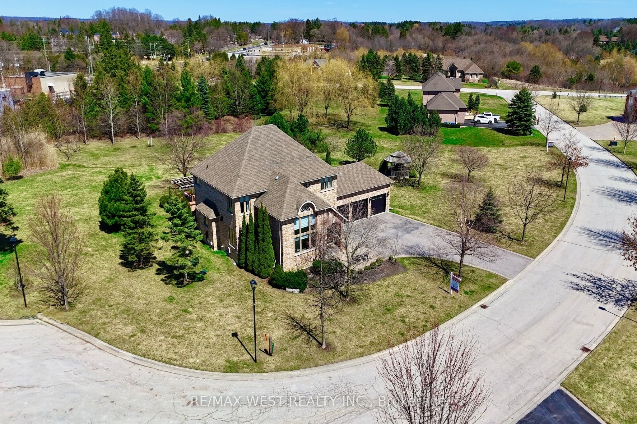 10 Farmcrest Court, King, ON L0G 1N0