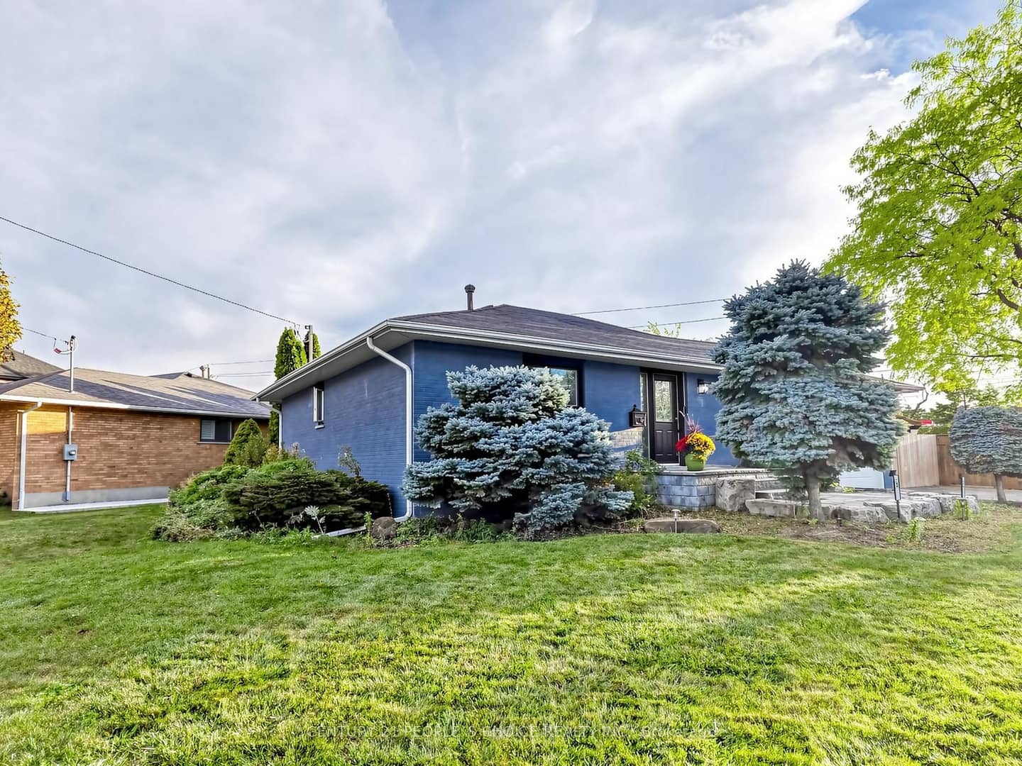 27 Matlock Avenue, Mississauga, ON L5N 2P7