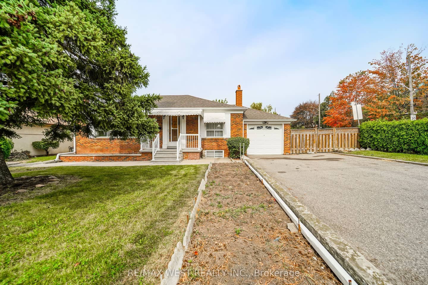 428 Maple Leaf Drive, Toronto, ON M6L 1P7