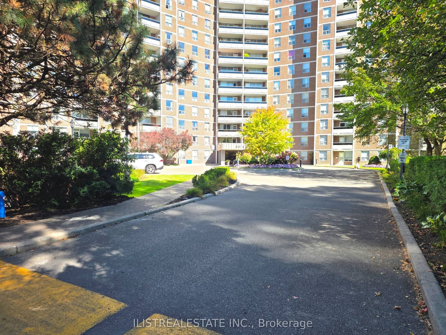 20 EDGECLIFFE Golfway 1808, Toronto, ON M3C 3A4