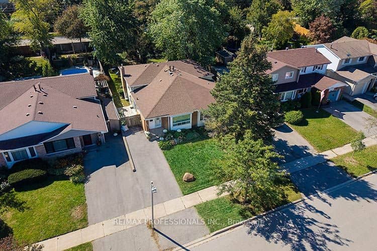 3284 Hornbeam Crescent, Mississauga, ON L5L 1B4