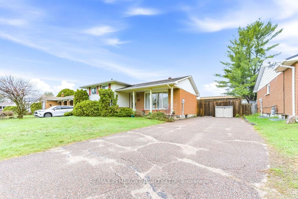 20 Maple Avenue, Petawawa, ON K8H 2Y5