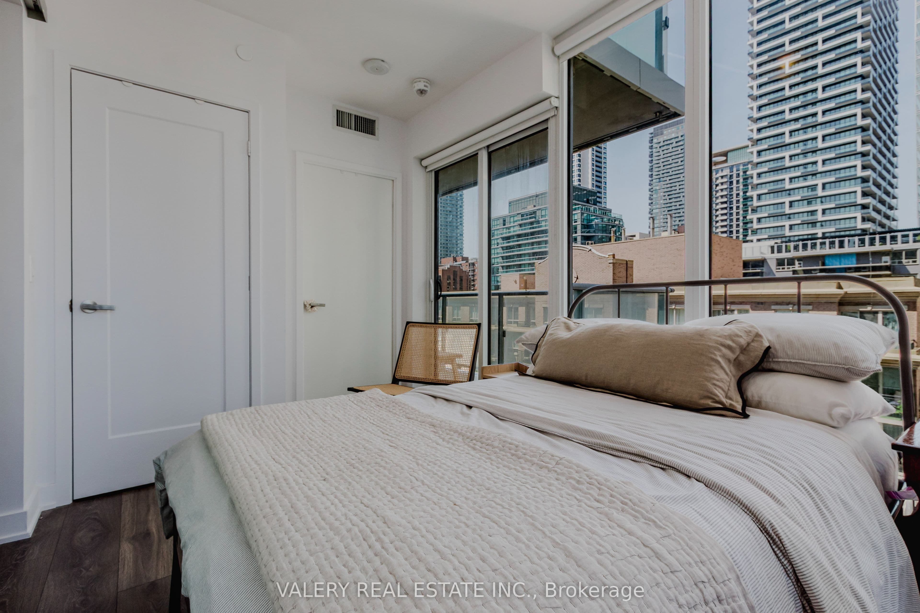 195 Redpath Avenue 712, Toronto, ON M4P 0E4