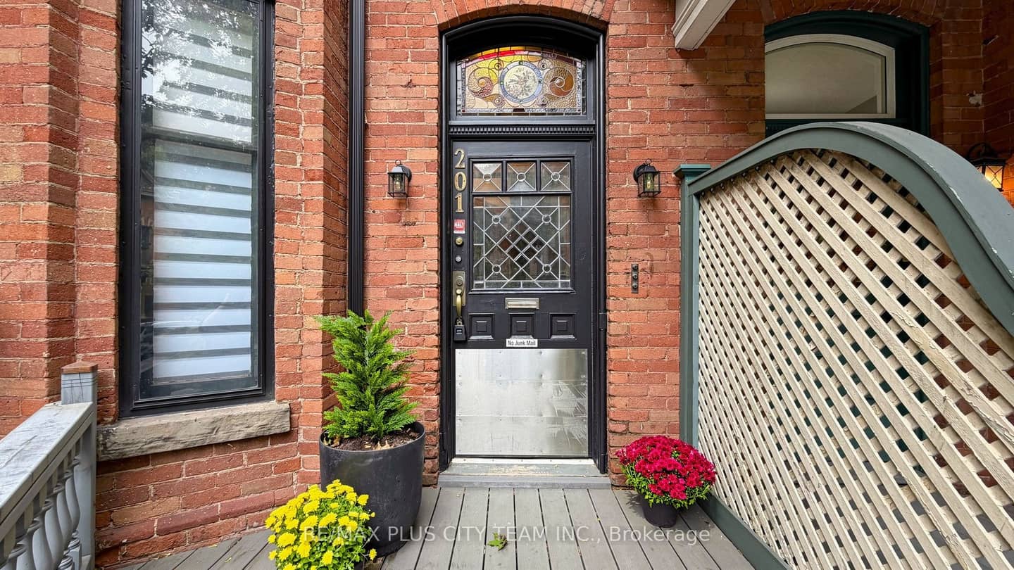201 Seaton Street, Toronto, ON M5A 2T5
