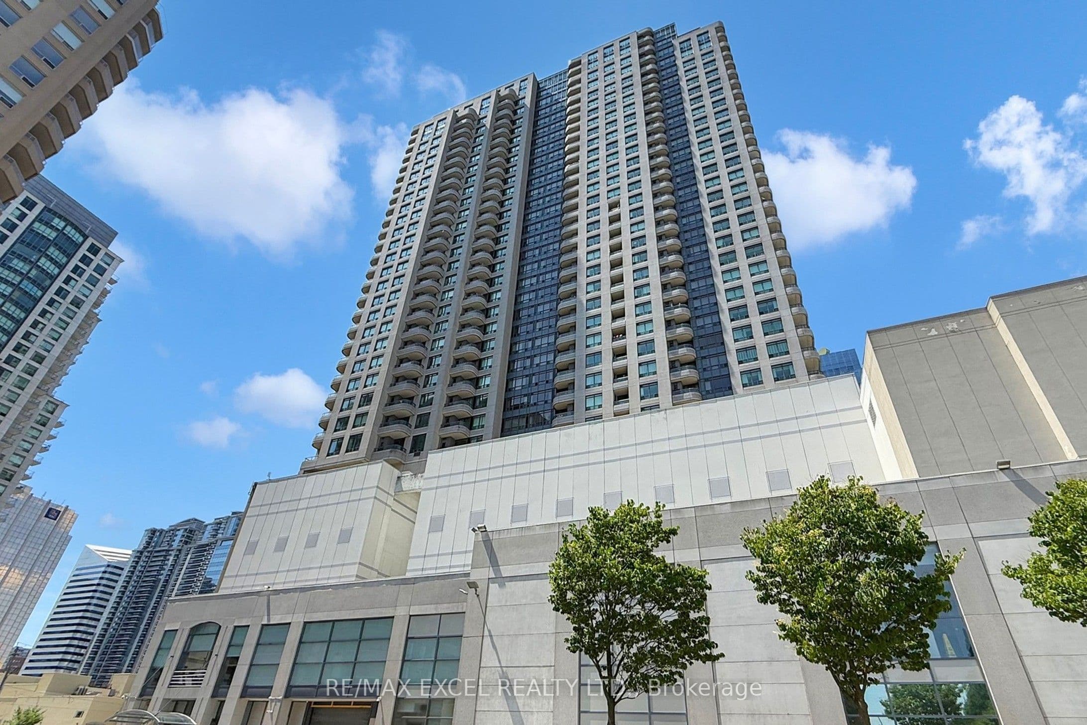 8 Hillcrest Avenue 2302, Toronto, ON M2N 3N5