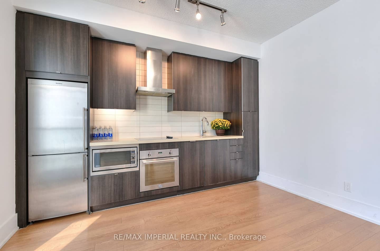 300 Front Street W 1605, Toronto, ON M5V 0E9