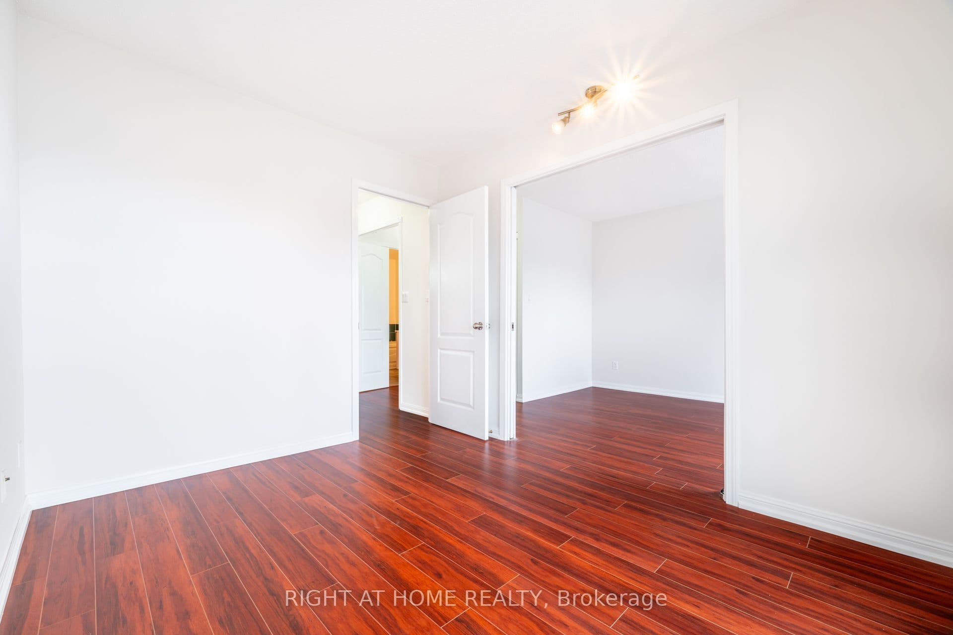 220 Grandview Way, Toronto, ON M2N 6V3