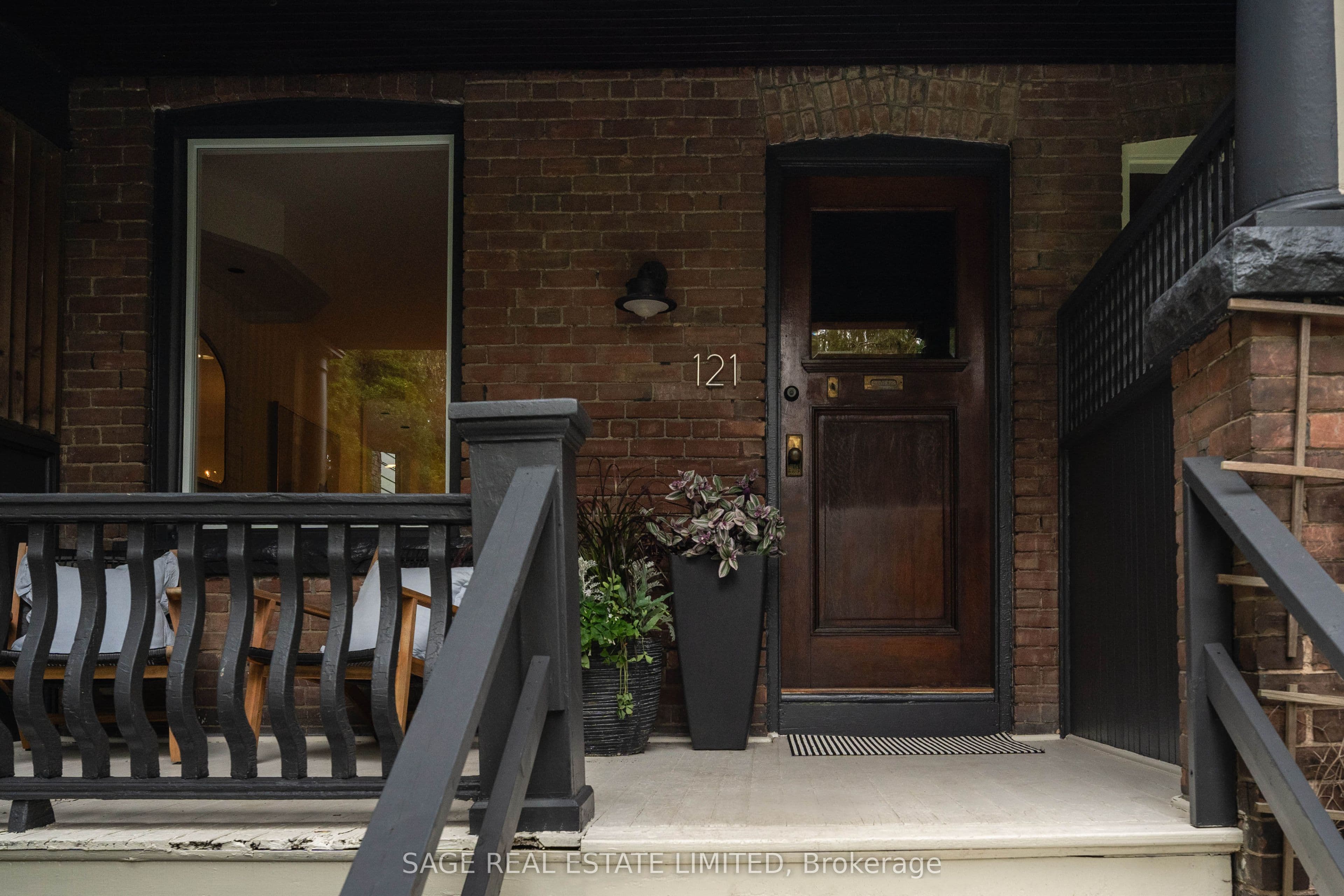 121 Glendale Avenue, Toronto, ON M6R 2T3