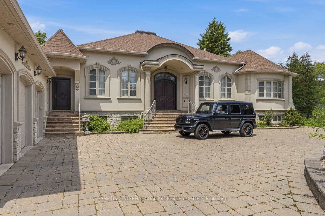 12 Denham Drive, Richmond Hill, ON L4C 6J1