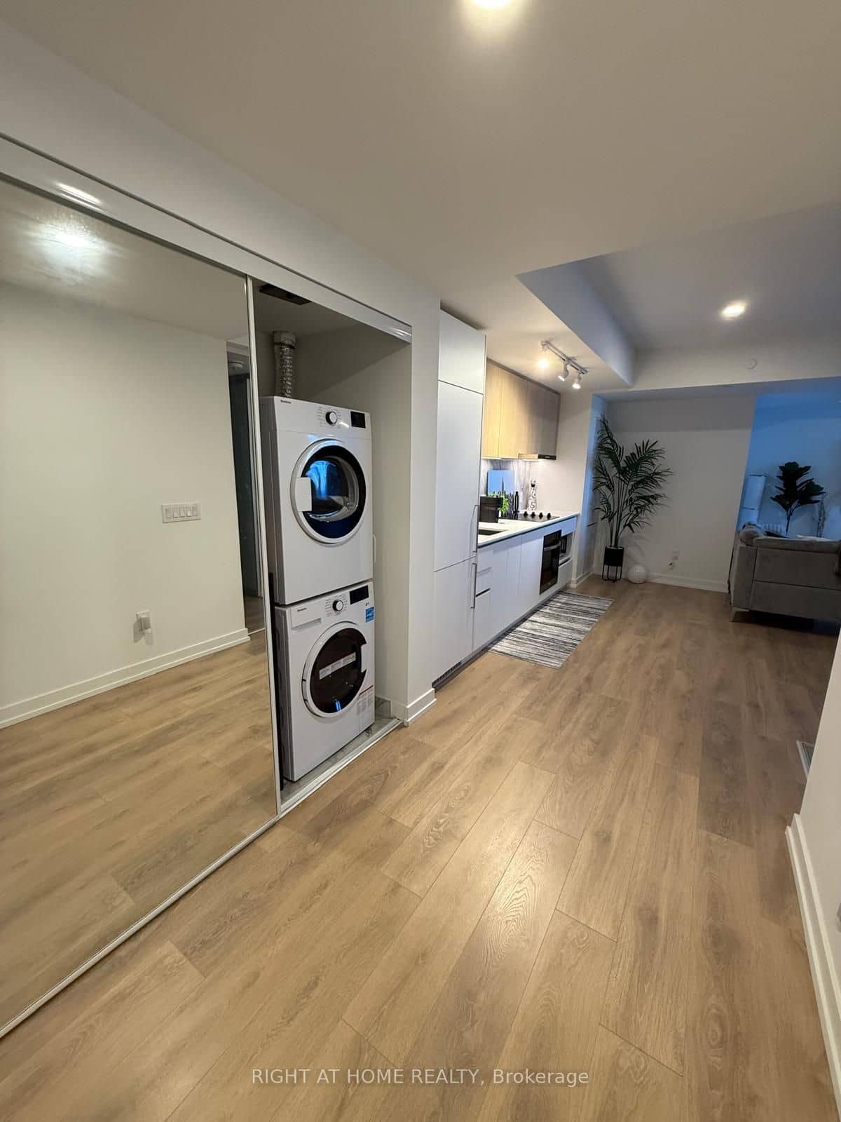 1100 Sheppard Avenue W 905, Toronto, ON M3K 0E4
